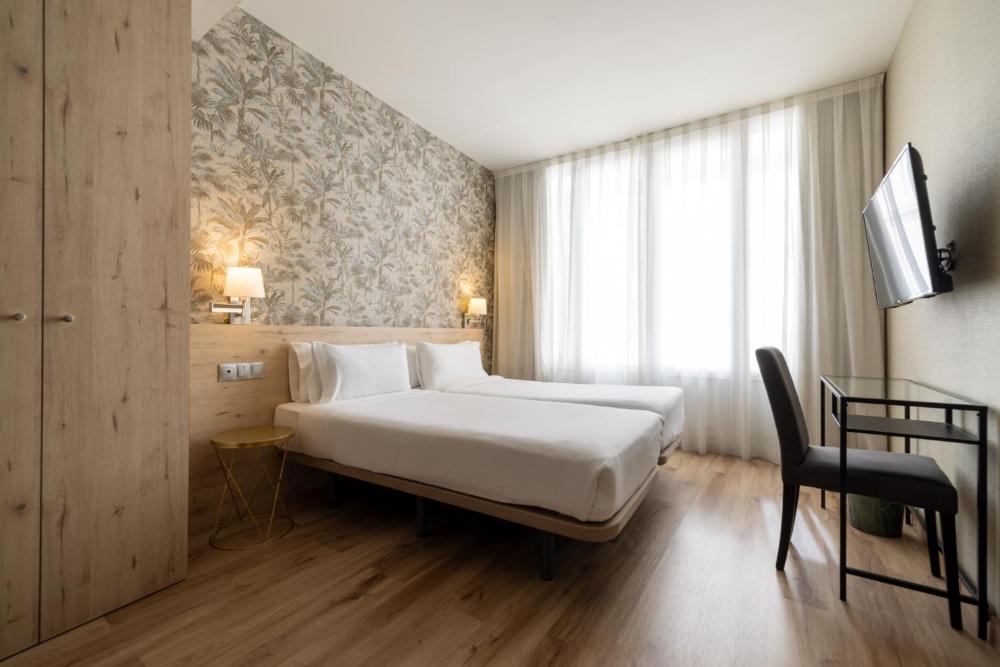 Double or Twin Room (1-2 Adults) interior